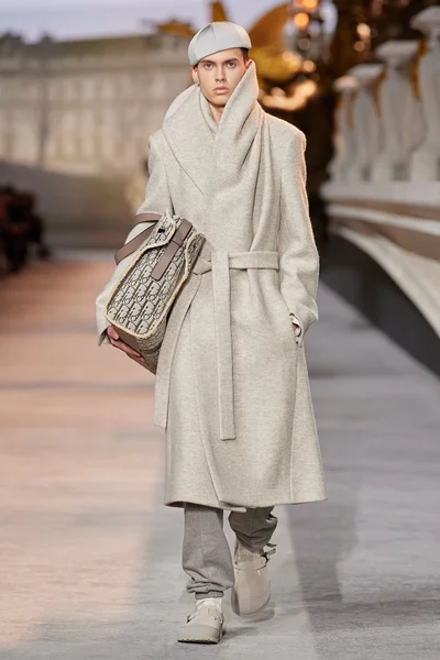 Look 17